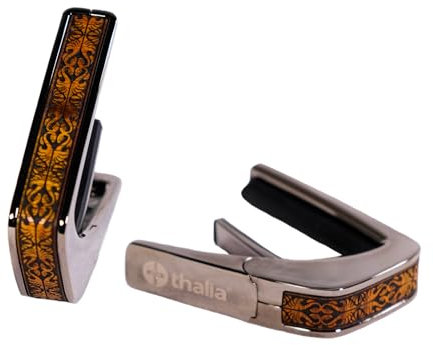 Thalia Gitarren-Kapodaster – Deluxe-Serie (neues Modell mit (2) universellen OctaveTouch-Bundpolstern) Schwarz Chrom – Koa Nouveau