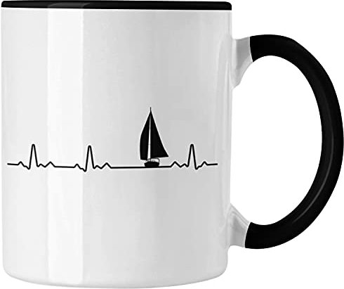 Trendation - Kapitän Herzschlag Tasse Geschenk Käptn Lustiger Spruch Bootsfahrer Sportboot Herren Segler Segeln Motoboot Lustig (Schwarz)