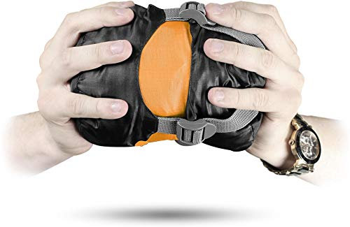 normani Ultralight Schlafsack Runty KOMPAKTE GRÖßE! 3D Mikrofaser Microtech Füllung, wasserdichter Sommerschlafsack Farbe Mango Größe 210 cm x 75 cm x 60 cm (Rechts)