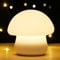 Tremdwoto Lampe champignon Veilleuse pour enfants, USB rechargeable, 7couleurs, veilleuse en silicone souple et spongieux,Décor adorable pour chambre d'enfant, cadeaux pour garçons et filles