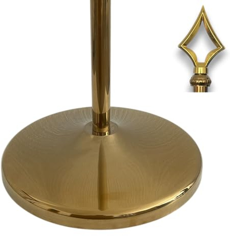 Pied pour drapeau avec mât et épandeur en inox finition dorés. Poids pied 3,0kg. Mât avec pointe lance. Hauteur max. 250cm. Idéale pour drapeaux d’intérieur, bureaux et salles de réunion. Code C7-L
