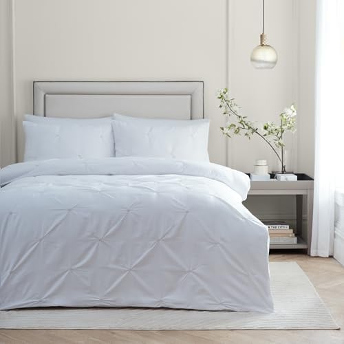 Paoletti Elysia Duvet Cover Set – Luxury 200 Thread Count Cotton Pinch Pleat Embroidered Bedding Set (Champagne - King)