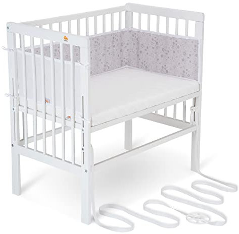 FabiMax Baby Beistellbett für Boxspringbetten, stufenlos höhenverstellbar, Buchenholz massiv weiß lackiert (mit Matratze Comfort, graue Blümchen)