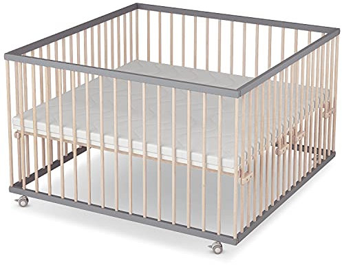 Sämann Laufstall Baby mit Lattenrost und Matratze | stufenlos höhenverstellbar | Laufgitter Premium | Babybett aus Holz | Krabbelgitter (grau/natur, 120x120 cm)