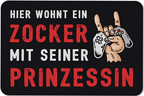 Tassenbrennerei Fußmatte mit Spruch Hier wohnt EIN Zocker mit Seiner Prinzessin - Türmatte lustig für innen & außen waschbar - Deutsche Qualität