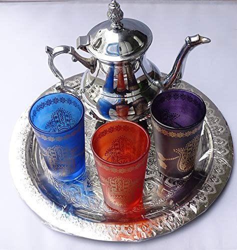 juego de te ; arabe 3 vasos de cristal,1 tetera, 1 bandeja repujada de 25 cm de diametro