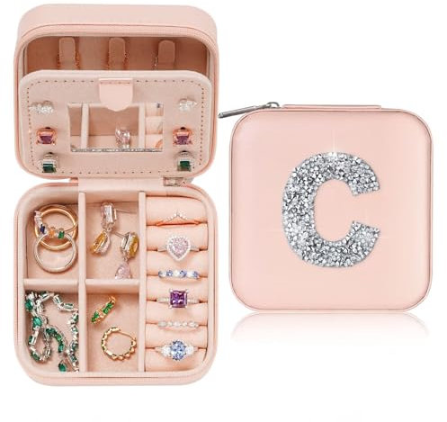 TINGN Initiale Schmuckschatulle Damen mit C und Zirkon Reise Schmuckkästchen Kleine Personalisierte Schmuckkästchen für Damen Mädchen Geschenk für Geburtstage Weihnachten Muttertag Hochzeit