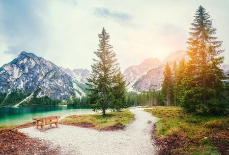 adrium Acryl-Bild 70 x 50 cm: Bergsee zwischen Bergen (71582572)