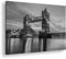 deyoli Leuchtende Tower Bridge in London Format: 120x80 cm Effekt: Schwarz/Weiss als Leinwandbild, Motiv fertig gerahmt auf Echtholzrahmen, Hochwertiger Digitaldruck mit Rahmen