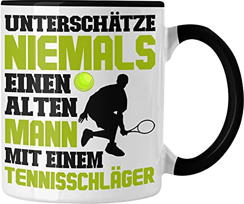 Trendation - Tennis Alter Mann Geschenk Trainer Coach Tennisspieler Geschenkidee Kaffeetasse Lustig (Schwarz)
