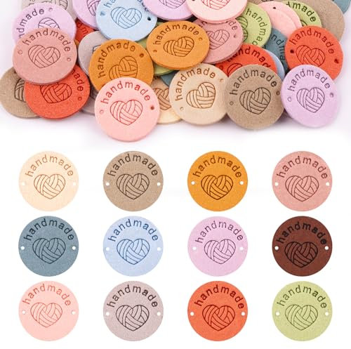 Handmade Label zum Annähen 60 Stück, Handgefertigte Leder Etiketten, 12 Farben Langer Streifen Label mit Löchern und Herz, Lederetiketten für DIY Jeans, Taschen und Hüte (Quadrat)