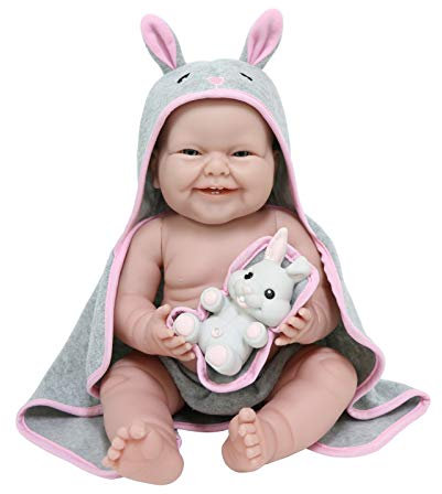 JC TOYS La Newborn Puppe für Neugeborene, 38 cm, aus weichem Vinyl, mit Handtuch mit Kapuze und Haustier, Hase, Mädchen, grau und rosa, entworfen in Spanien von Berenguer, ab 2 Jahren