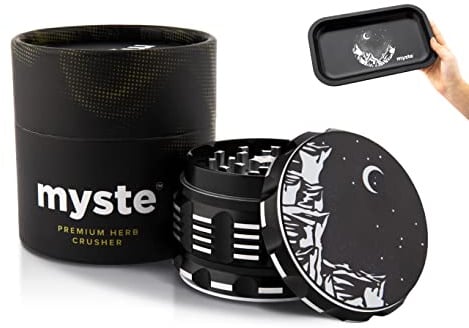MYSTE Kräutermühle 63 mm, großes Metall Rolling Tray, Mühle Set Zubehör | Große Premium-Ausführung und Rolltablett (27 cm x 16 cm), magnetisches