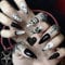 Bufenia 24 Stück Schädel Stiletto Kunstnägel,Schwarze falsche Halloween-Mandelnägel,Lange Party-Acryl-Kunst,Press on Nails Tipps für Frauen und Mädchen