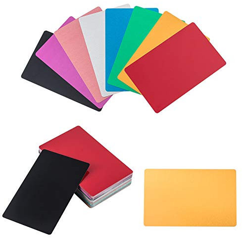 NBEADS Tarjeta de Visita de Metal de 8 Colores, 96Pcs 8.6x5.4cm Aluminio En Blanco DIY Tarjeta de Visita Grabada con Láser Placa de Señal para la Oficina de la Casa