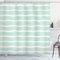 ABAKUHAUS Minimalist Duschvorhang, Gewellte Linien weiße gestreifte, Stoffliches Gewebe Badezimmerdekorationsset mit Haken, 175 x 180 cm, Mandelgrün Weiß