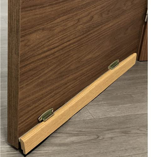 Burlete aislante bajo puerta basculante, fabricado en madera color ROBLE 91,5cm. Barra aislante de paño resistente de 10mm. Anti-ruido, Anti-aire, Anti-insectos. Fijación mediante tornillos.