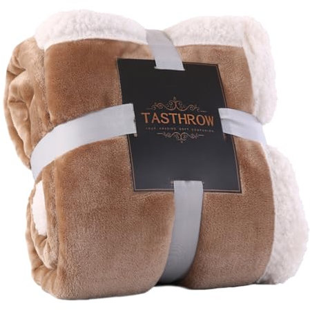 TASTHROW Decke Sofa Kuscheldecke Flauschig 130×180cm, 540GSM Extra Warme Decken Über Bett Oder Sofa Weiche Decke Warm Sherpa Decke für Couch Reisen (Leichter Kaffee)