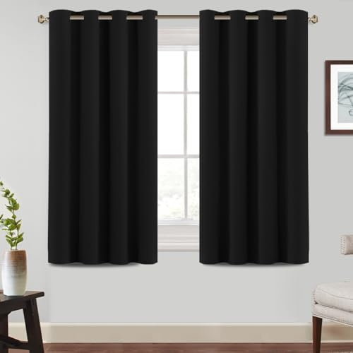 BellaHills 100% Vorhänge Blickdicht mit Ösen, Schöner Weicher Verdunklungsvorhänge von Räumen, 2er Set Wohnzimmer Ösenvorhang H145xB140cm, Schwarz