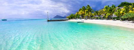 Poster-Bild 140 x 50 cm: Erstaunliche weiße Strände von Mauritius Island.(68053072)