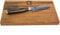 Kai Shun Messer Angebotsset – Tim Mälzer Messer Premier Serie - Officemesser TDM-1700 – ultrascharfes japanisches Messer mit Damastklinge + 100% handgefertigtes Schneidebrett 25x15 cm
