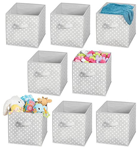 mDesign 8er-Set Aufbewahrungsbox für Spielzeug oder Kleidung im Kinderzimmer – quadratische Faltbox mit Griff aus Stoff – Spielzeug Aufbewahrung mit Punktemuster – grau und weiß