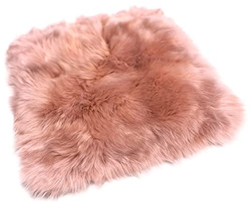 Rohn Moden Sitzkissen, Sitzauflage Schnucke aus echtem hochwolligem Lammfell für Stuhl, Rollstuhl, Katzenbett, Hundebett und Dekoration - Kuscheliges und vielseitiges Accessoire in rosa