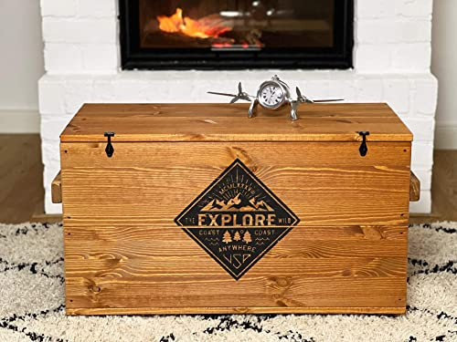 Uncle Joe´s Truhe Explore Couchtisch Truhentisch im Vintage Shabby chic Style aus Massiv-Holz in braun mit Stauraum und Deckel Holzkiste Beistelltisch Landhaus Wohnzimmertisch Holztisch nussbaum