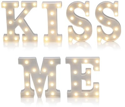 Auraglow LED-Valentinstags-Lichtschild-Dekorationen, Lampe für Zuhause, Party, Veranstaltung, Nachtlichter, batteriebetriebene Buchstaben und Zahlen mit Vier-Stunden-Timer (Kiss Me)