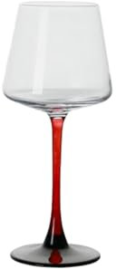 Cravate noire, tasse de vin rouge, verre de ménage - carré rouge avec fond noir