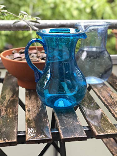 Maison Zoe Glaskrug aus Recycling-Glas Maya - türkis - Durchmesser ≈ 15cm Höhe ≈ 22cm - 100% Handmade - Wasserkaraffe - Krug mundgeblasen - Wasserkrug mit Griff und Ausguss
