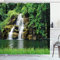 ABAKUHAUS Natur Duschvorhang, Lake Garden Wasserfall, Stoffliches Gewebe Badezimmerdekorationsset mit Haken, 175 x 220 cm, Grün Khaki