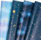 WRAPAHOLIC Galaxie-Geschenkpapierbogen – 12 Blatt flach gefaltet mit 12 Geschenkanhängern für Babyparty, Geburtstag, Weihnachten – 50 x 70 cm pro Bogen