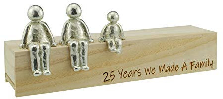 Pirantin Idea de 25 Aniversario – 25 años hicimos un Adorno de Metal Familiar – Elige tu Caja de combinación Familiar y el Grano de Madera Puede Variar (1 niño)