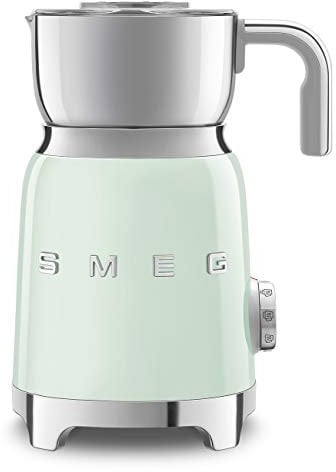 Smeg, Montalatte Multinfuzione MFF01PGEU, con Sistema ad Induzione, 6 Programmi Preimpostati, Una Funzione Manuale, Caraffa Removibile da 600 ml, Tappo Misuratore, Avvolgicavo Integrato, 500W, Verde