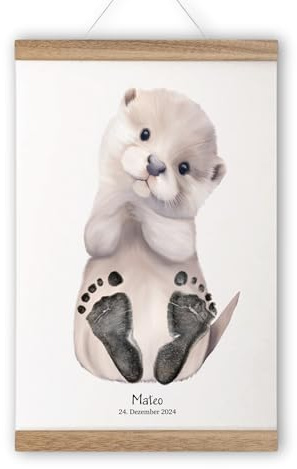 Baby Fußabdruck Poster mit Tiermotiv - personalisiert - Geschenk zur Geburt, Taufe oder zum 1. Geburtstag - mit Name und Geburtsdatum - für Jungen & Mädchen (Otter, DIN A3 - bis ca. 4 Jahre)