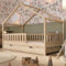 Crazy Pine Hausbett mit Schubladen 90x190 cm – Kinderbett aus Naturholz mit Rausfallschutz – Montessori Bodenbett mit zusätzlichen Stauraum und und Abnehmbarer Barriere - Crazy House