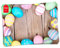 Tischset, Platzset - Bunte Ostereier auf Holztisch - 12 Stück Made in Germany, 44x32cm aus speziellem Naturpapier in Aufbewahrungsmappe – die besondere Tischdeko für Frühling, Ostern & Blumen