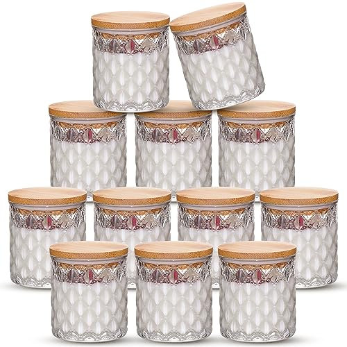 NiHome Juego de 12 tarros de cristal en relieve con tapas de bambú para hacer velas votivas, almacenamiento doméstico y portavelas – vidrio transparente, patrones exquisitos y tapas de sellado para un