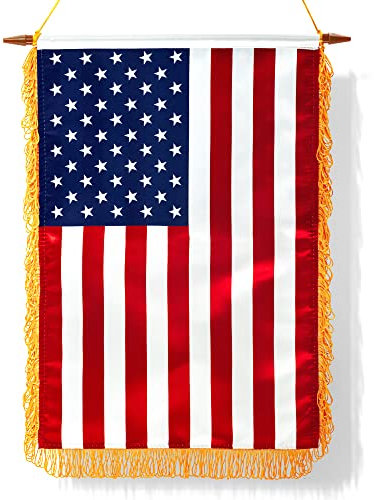 Anley 18x12 Zoll USA Wandbanner Klassenzimmerflagge - Amerikanische Hängeflaggen für Zuhause, Büro und Tür - Schöne Fransen, Satin Finish & Hängestange aus Holz