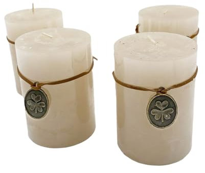 Knüllermarkt Stumpenkerzen Creme 4 Stück, 6,8x9,5 cm, Deko Kerzen mit Lederriemchen und Medaillon, lange Brenndauer, Stumpenkerzen Weihnachten Hochzeit