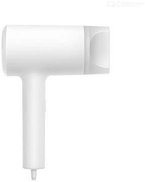 Der Xiaomi Mi Ionic Haartrockner trocknet schnell und verhindert Feuchtigkeitsverlust bei weißem Haar