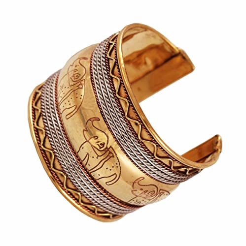 Touchstone Indisches Bollywood Wish Messingbasis, stilvoller, handgefertigter, gehämmerter, geprägter Elefantenmotiv, Dicker Handgelenkverstärker, Designerin-Schmuckarmreif in Goldton für Frauen.