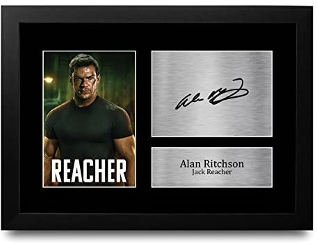 HWC Trading FR A4 Alan Ritchson Jack Reacher Geschenke Gedrucktes Signiertes Autogramm Foto für Fans von Fernsehshows - A4 Framed