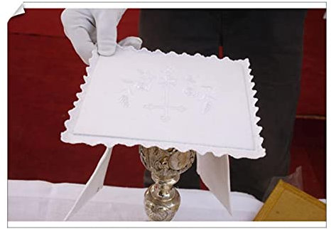 robertharding Chalice and Paten Print, Paris, France - Poster Print A2 (59.4 x 42cm) (19950153)