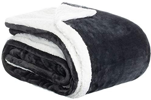Brandsseller Fleecedecke 150x200 cm – Kuschelige Sofadecke/Couchdecke aus Fleece & Sherpa – Flauschige Wohndecke – Weiche Wendedecke - Dunkelgrau/Weiß