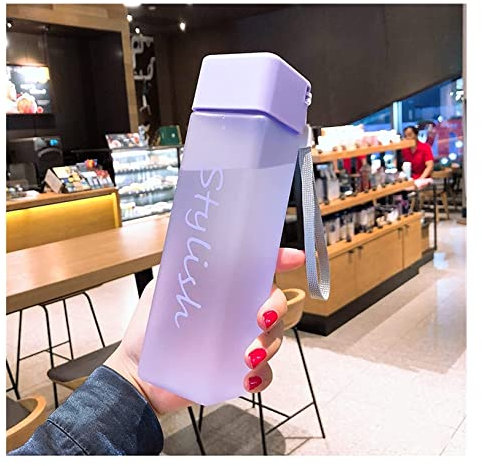 Trinkflasche Wasserflasche Einfacher Sommer-mattierter Quadratischer Kunststoff-Wasserbecher Sport-Wasserflasche Kleine Frische Und Auslaufsichere Handschale Sportflasche ( Blue : Purple (Frosted) )