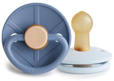 FRIGG Little Viking Latex Schnuller | 2'er Packung | Naturkautschuk | BPA-Frei | Hergestellt in Dänemark | Symmetrischer Sauger in Kirschform | (Ocean View/Powder Blue, Größe 1 (0-6 Monate))