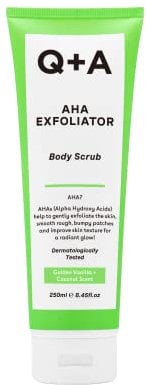 Q+A Scrub Esfoliante per il Corpo con AHA, una miscela di acido lattico e glicolico uniti a esfolianti, per una pelle morbida e elastica, 250 ml