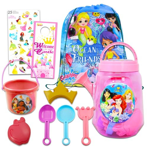 Disney Prinzessinnen-Strandspielzeug – Kleine Meerjungfrau Sandspielzeug-Set mit Disney Prinzessinnen-Gießkanne, Kordelzugbeutel, Aufklebern, mehr | Kleine Meerjungfrau Sandspielzeug für Kinder